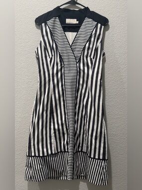 Karen Millen Sleeveless V-Neckline dress